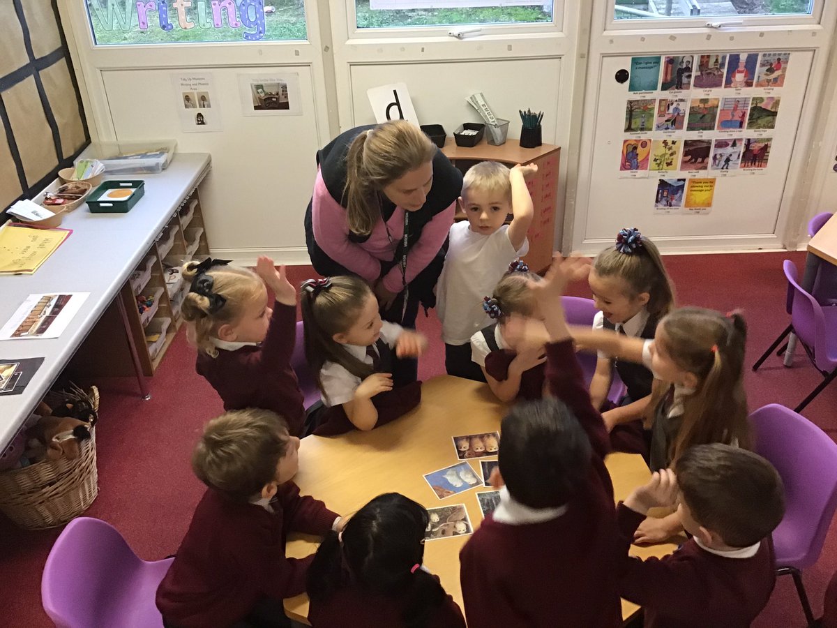 NormanPannellR's tweet photo. On Friday, we sequenced the story we had been reading all week, Owl Babies, before using role play to act it out in our groups! 🦉 🦉 🦉 “I want my mummy!!” #NPPSLiteracy #NPPSEarlyYears https://t.co/sbrkEhErku