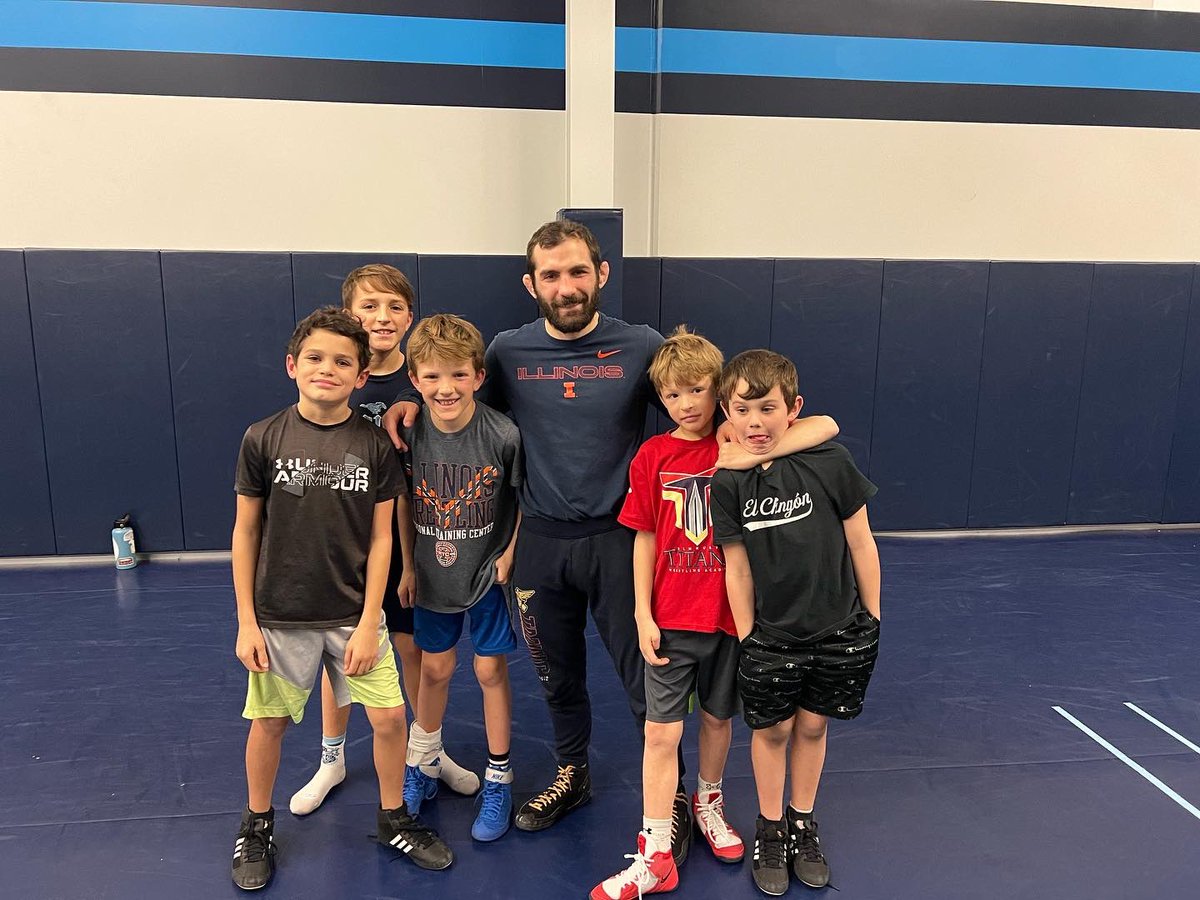 Great youth clinic w/ <a href="/inzanerichards/">Zane Richards</a> before he heads to Iowa City to represent the <a href="/USAWrestling/">USA Wrestling</a> in the World Cup!  He truly is a great coach &amp; ambassador for the sport. 🇺🇸