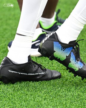 Tariq Woolen representing Center for Transforming Lives for #MyCauseMyCleats.