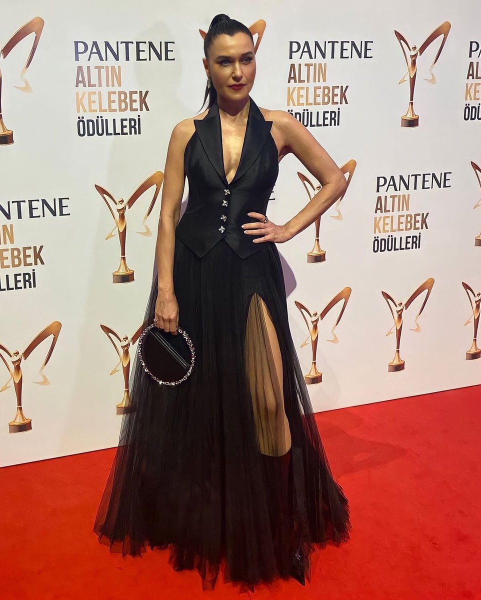 Queen #pantenealtinkelebek #sevvalsam