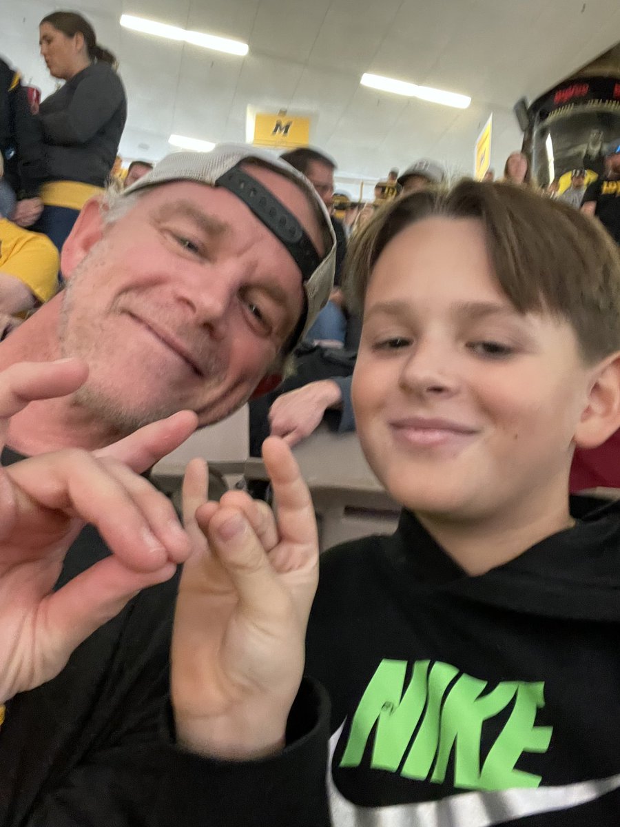 JAY_FOS's tweet image. Hawkeye Wrestling… Too Sweet!!! #FightForIowa #BeatState #IowaWrestling