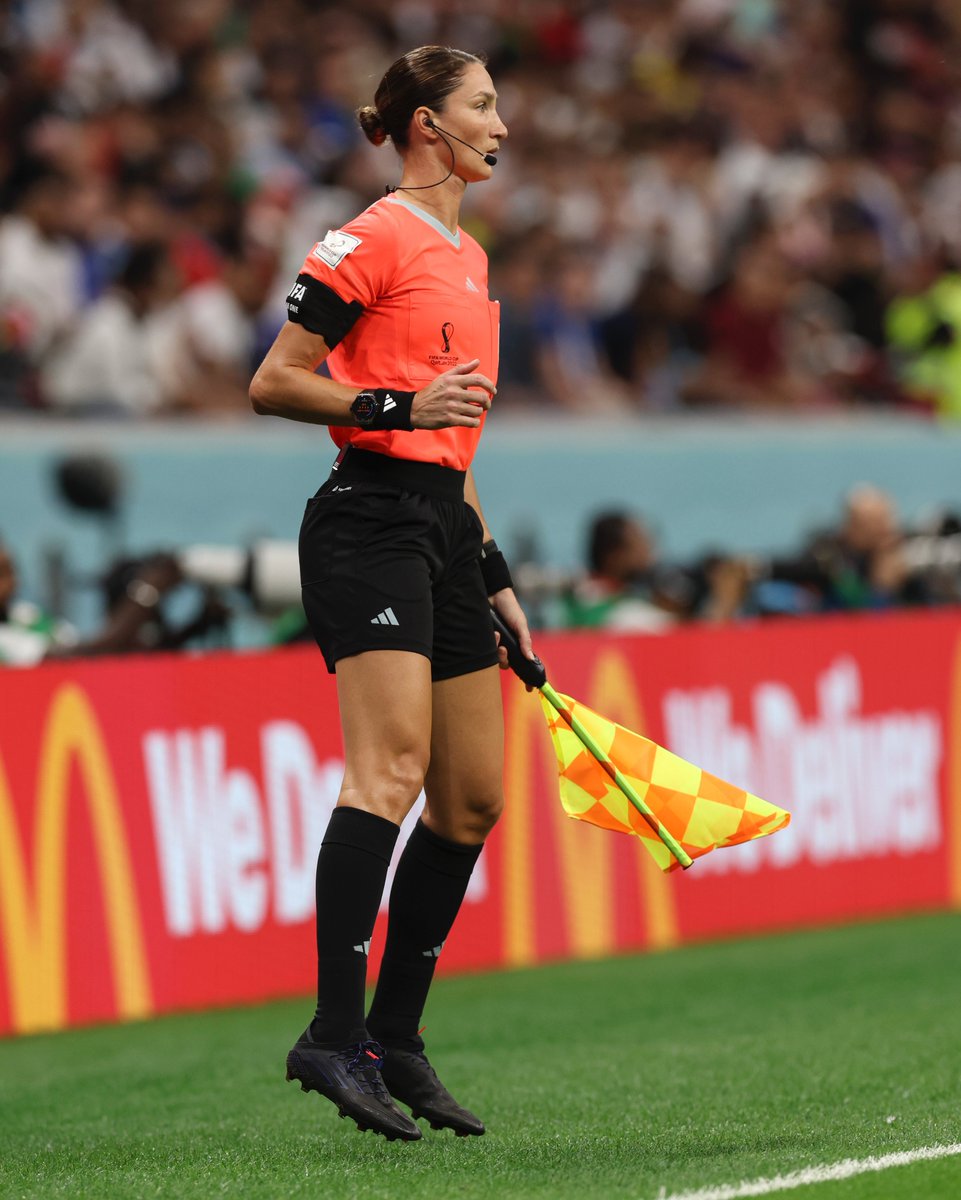 FIFAWWC's tweet photo. Kathryn Nesbitt has become the first woman to officiate in a men’s #FIFAWorldCup Round of 16 match. 👏 

HISTORY. 🤩 https://t.co/36kNyggapJ
