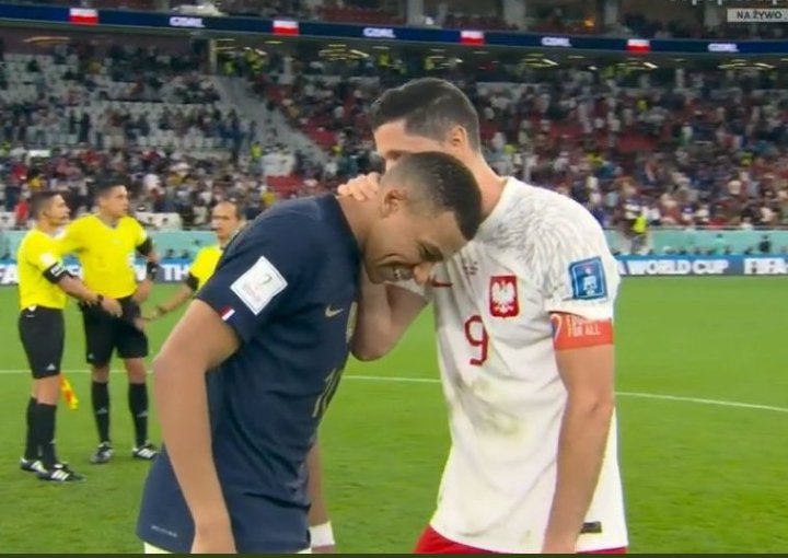 xvcloudv's tweet photo. #POLFRA
-Ej you, i say cash żeby cię oszczędził jak macie win bo jestem sure że he broke your legs
-wez left strzelaj karny https://t.co/riTYEqxpXB