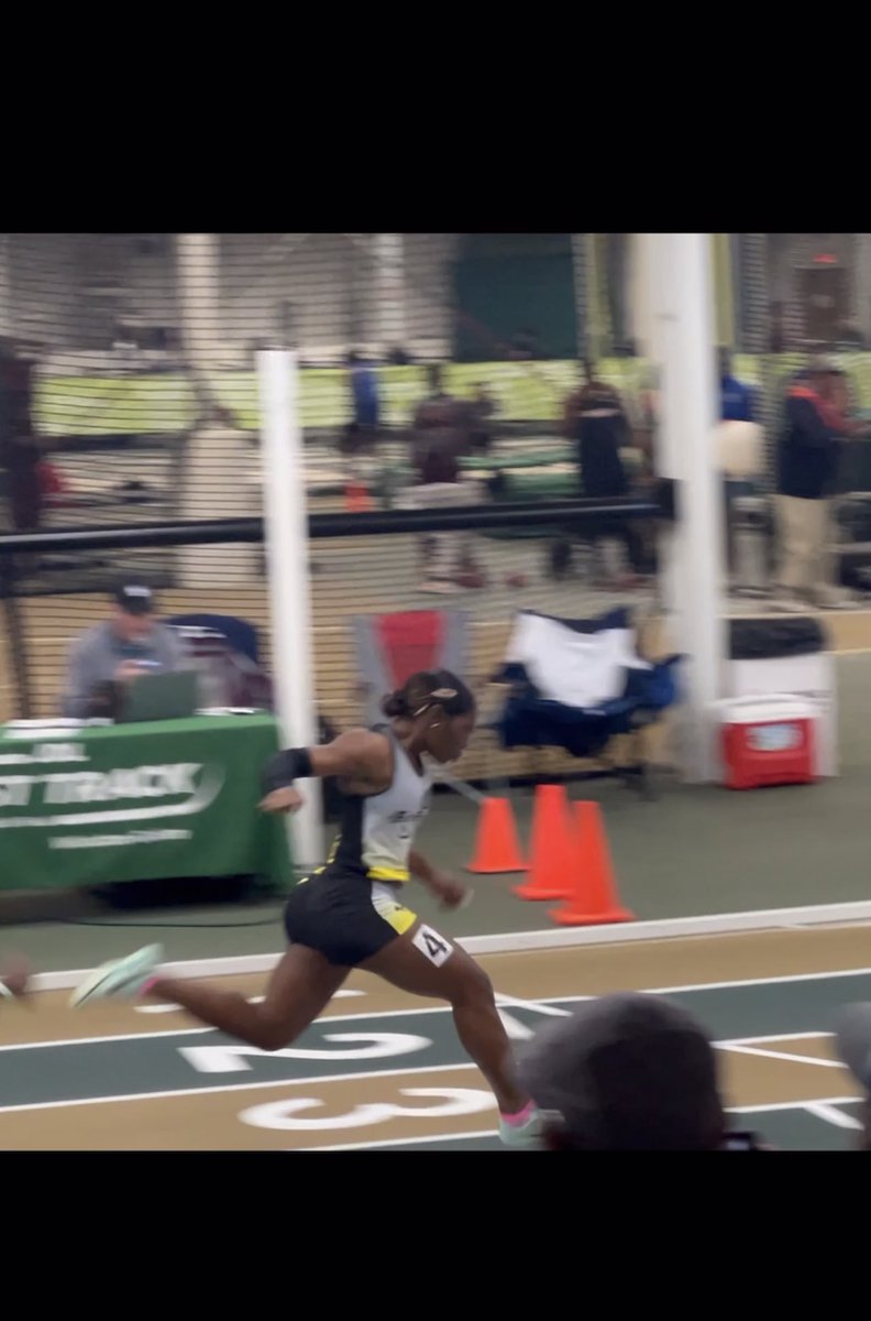 nyasingletary0's tweet photo. Great meet at JDL FasTrack Today! Finished 1st in both of my events, 60m &amp; 200m, with PR’S! 👏🏾😊 #tracklife #indoortrack #motivated #collegemeet https://t.co/bkEBPKuKCf
