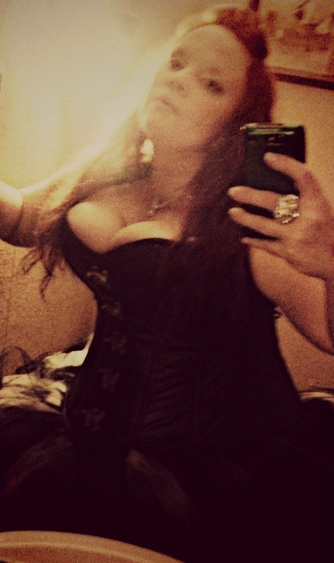 JaymzGinger's tweet photo. My favorite blurry picture of me ever. Serving bad lighting and cleavage. 
#ginger #bbw #onlyfans #corset #steelebones #tutus #selfie https://t.co/AcgJCgHZc0