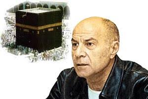 Mazhar Alanson'dan ilginç bir umre anısı:
 

"Yerde bir çekirge gördüm tavaf öncesinde. Çekirgeyi aldım yerden, sonra tavaf ettim. Cebime koymuştum hatıra olarak götürecektim.
 Ondan sonra tam dönerken, çekirgeyi aldığım noktadan geçerken düşündüm. Dedim ki +++