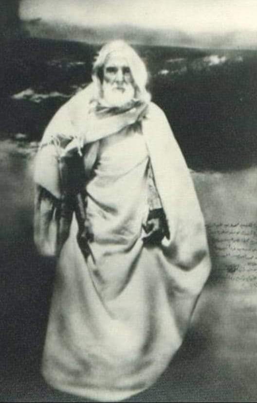 LoveAwliya's tweet photo. Imam as-Sanussi (عليه الرحمة), the famous scholar, if he wanted a verse from the Quran, he looked in his right hand and he saw it. If he wanted a verse from Hadith, he looked in his left hand and saw it. It's one of his karamaat (miracles).

— Shaykh Hamza Yusuf https://t.co/B9SKX0rCgD