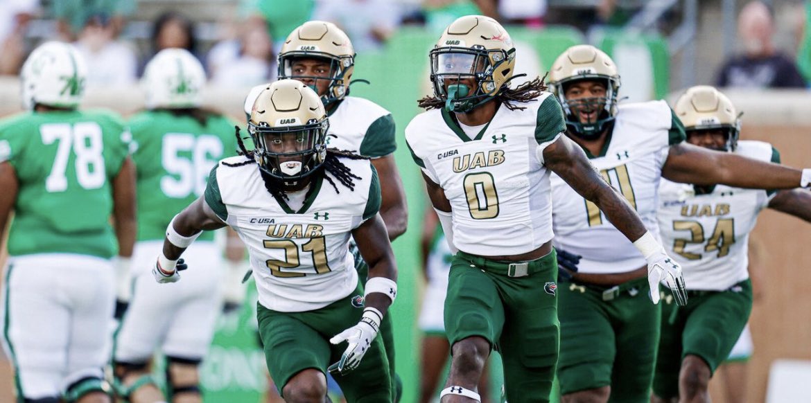 MarkJohnsonn8's tweet photo. I am blessed to say that I have received the opportunity to play at The University of Alabama at Birmingham!! @Nate_Wii @si_one11 @DilfersDimes @_Elite3 @UAB_FB https://t.co/pHiu2W3efk