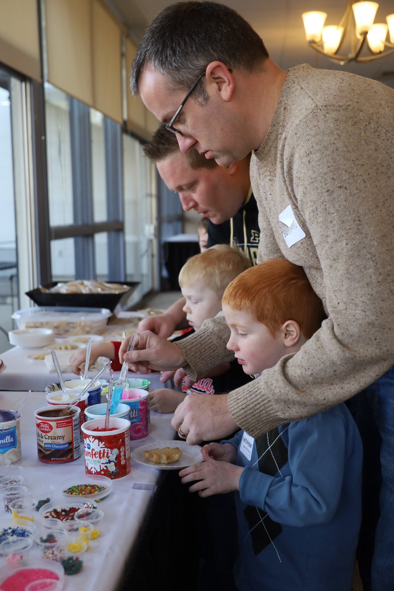 IFD_NEWS's tweet photo. The #IFD #MDFF event, attended by over 200, was held at the Northside Events &amp; Social Club at 71st &amp; Keystone from 11:00 am – 2:00 pm.  The party included firefighters, musical entertainment, @ColtsCheer, a Magic Show, Balloon Animals, Reindeer, Cookie Decorating &amp; a visit from🎅 https://t.co/d84BnsGa0O