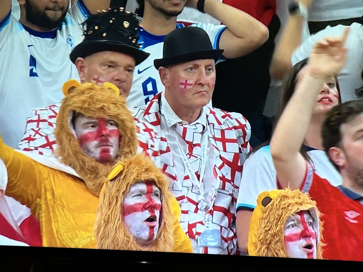 DavidMuttering's tweet photo. It’s fortunate that World Cup games aren’t decided on quality of lion costumes. #ENGSEN https://t.co/wc4UKnVDQN