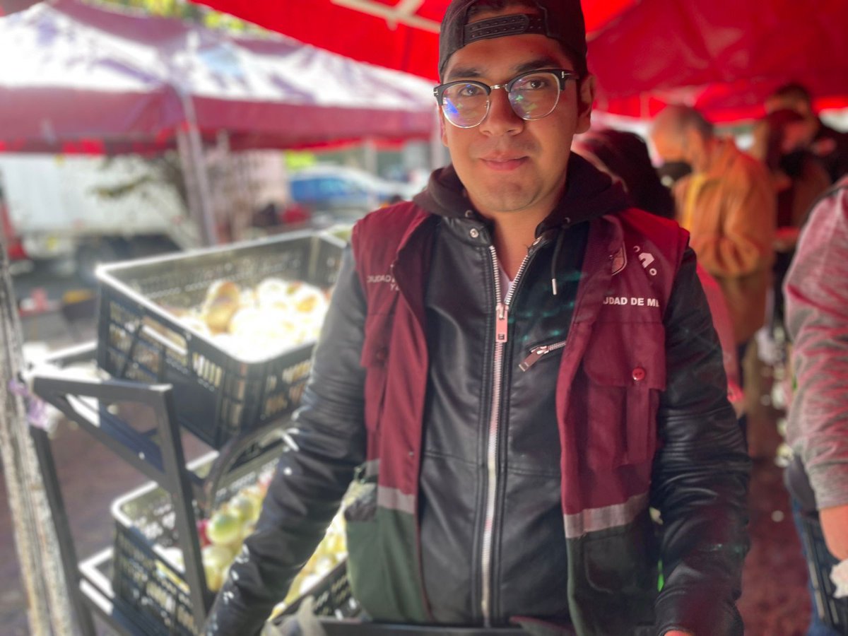CDMX_PC_Coy's tweet photo. Nuestra última #FeriaDelBienestar itinerante del año, encuéntranos todo diciembre en #ParqueCantera 🎄🎁.
Todo lo que necesitas para estás posadas, los mejores productos desde la #CentraldeAbasto.
Además de todos los servicios y actividades gratuitas que ya conoces 😎 https://t.co/4qfjOA7sNU