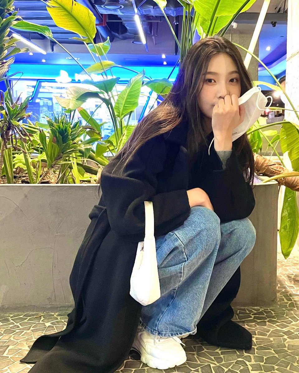 zoovault's tweet photo. 𝙴s hora de trabajar junto a la más 𝐛onita #𝙿in𝑘i·𝙿rin𝕔ess 🎀♡ ֺ 𓈒︎ sonando en mi playlist todo el día y es que tuve que robarle el sp𝑜tify 𝚙remium a los jefecitos para poder disfrutar de las #아이돌·𐀔·𝑡unes sin la interrupción de los anuncios. (╥﹏╥) https://t.co/inEztev37l