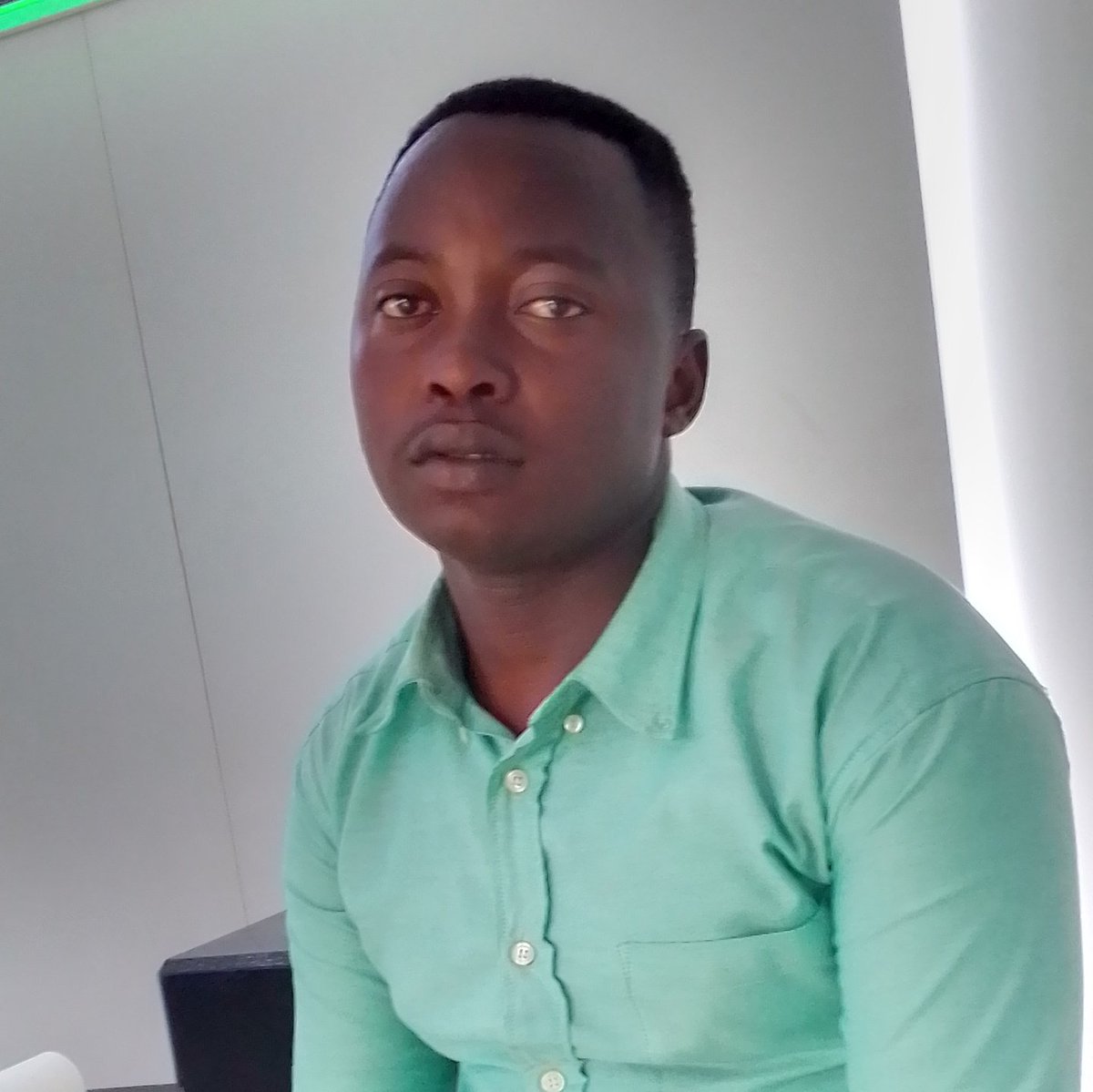 OfficielClement's tweet photo. Nkundurwanda na perezida kagame 0780311280 https://t.co/ctyYYuGucB