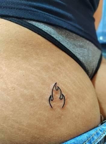 txt_lua's tweet image. Fiz duas tatuagens