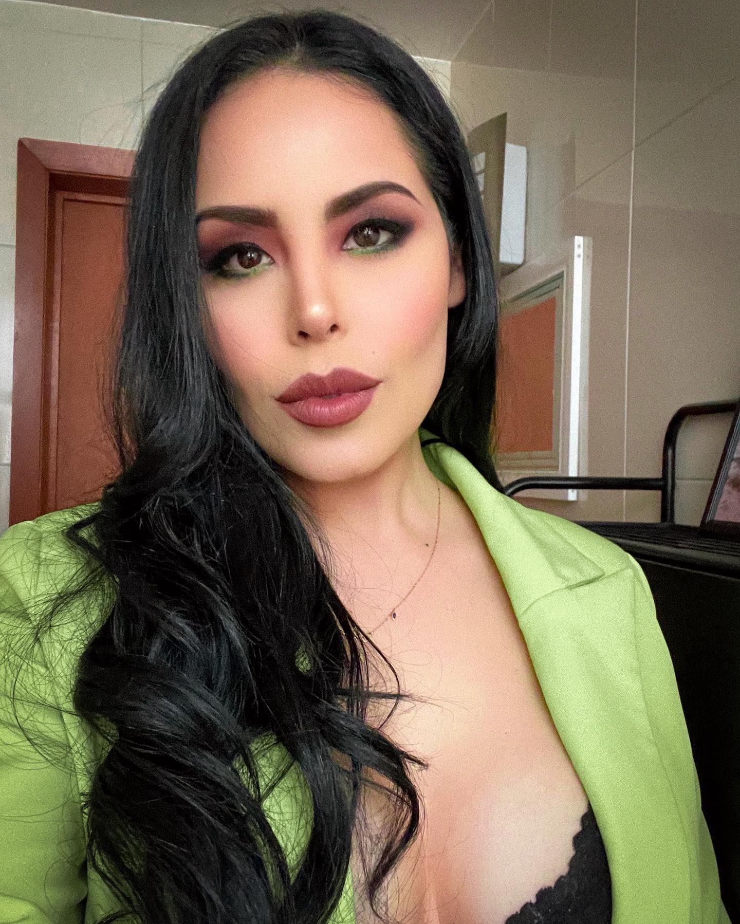 TW Pornstars - 2 pic. Yo Soy Verónica. Twitter. No soy muy buena con las selfies, por eso casi