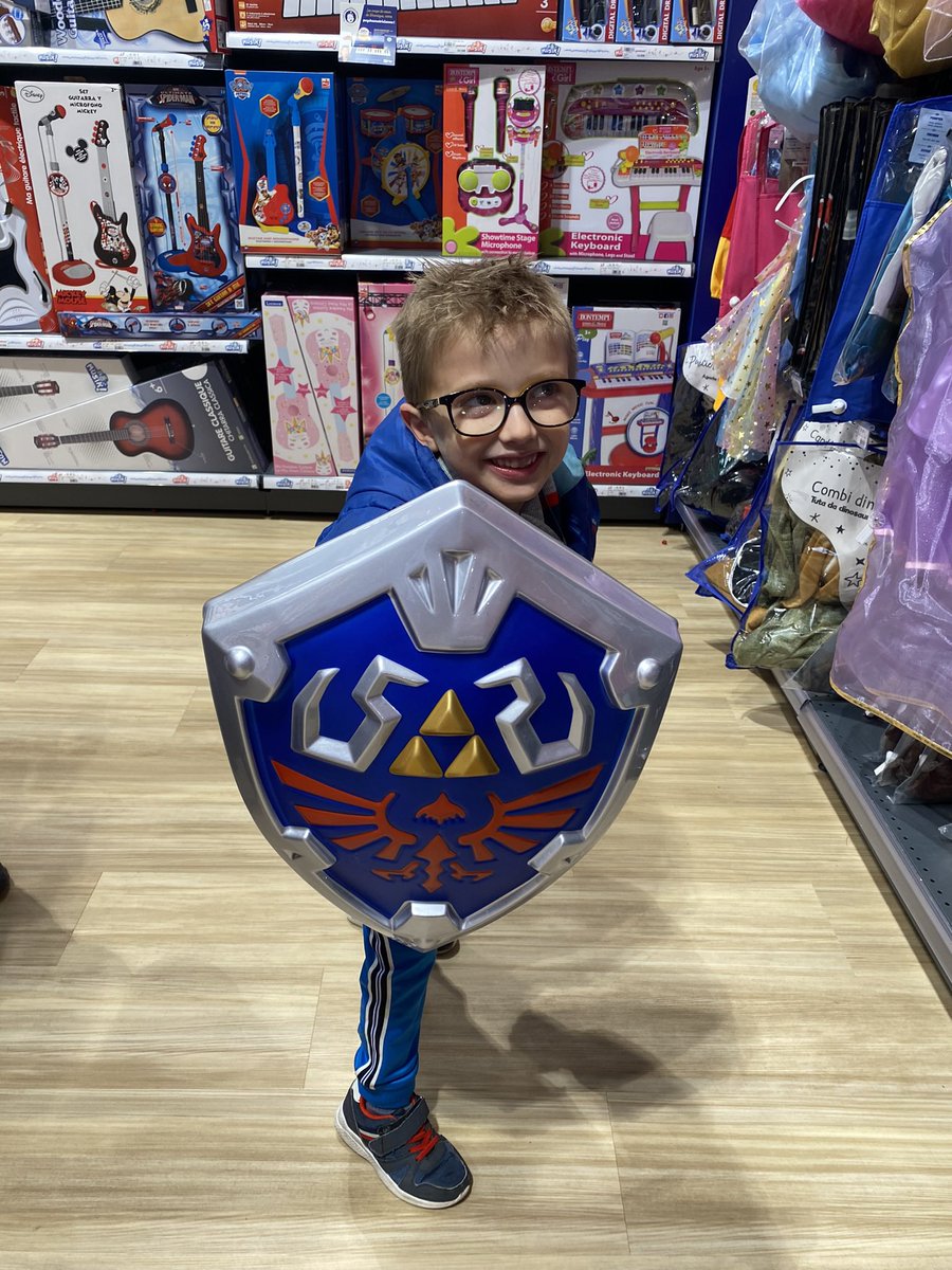 djtkt33's tweet photo. Venez nous rejoindre on parle de #zelda et #link en mode #chillburger a la #Radiogeeklive 

Dédicace a @nicotref @NicolasBaubil @pitivier062 

https://t.co/z6zENkLLMU https://t.co/LEBZ5nw26w