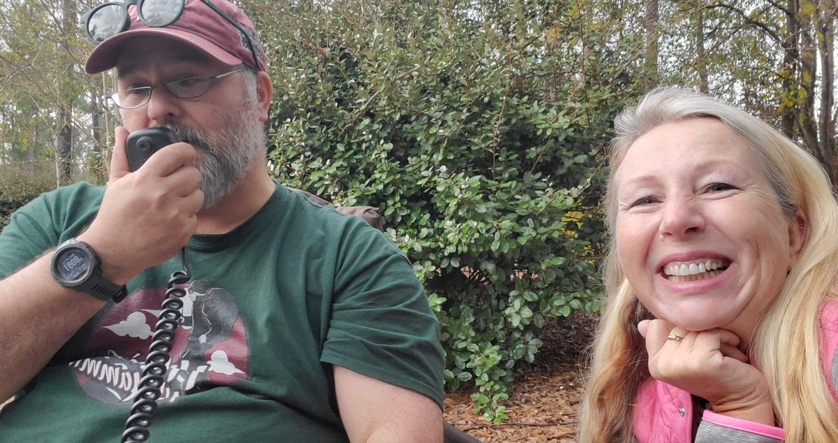 PINKhikes's tweet photo. We've been sitting here so long... there are buzzards circling above... LOL 🥰 😆 🤣 😂 😹 #playingradio #POTA #ParksOnTheAir #HamRadio #AmateurRadio #HamRadioCouple #95qsosandcounting #POTASPOTS #SundayFunday 📻 🎙 📡 📻 #AugustaCanalNationalHeritageArea 💕 https://t.co/rsXFw6XFIw