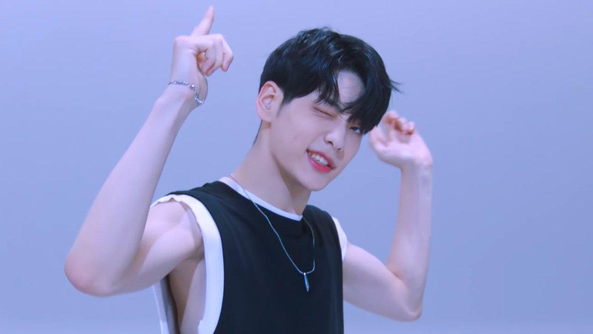 fluffybinnieee's tweet photo. to one of my favorite guys, my first bias, and a leader i look up to, happy birthday to our soobin ^^ may u shine brighter with ur lovely personality as a performer and an individual yourself. always be proud of u! u r making the world a lot brighter, luv u <33 https://t.co/PffFPzkDH7