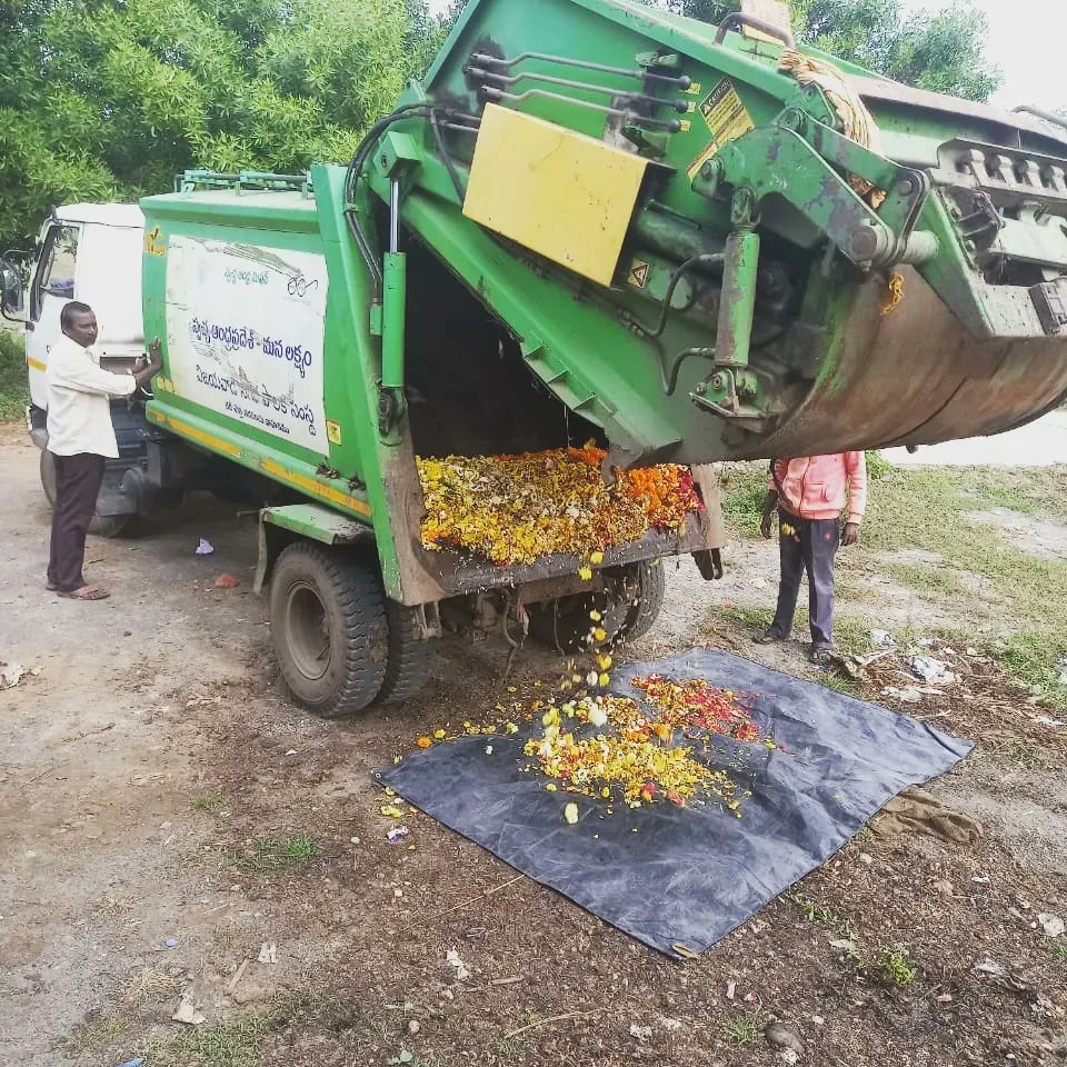 greencomrades's tweet photo. #flowerpollution is often overlooked while crafting policies towards cleaning the river. Floral waste, reportedly, accounts for 16 per cent of the total river pollutant.@Greenwaveses @OURVMC
@swachhbharat
#makethatchange #cleantemplecleannation #nofloralfoam #celebrateresponsibly https://t.co/Ds96dq8gJO