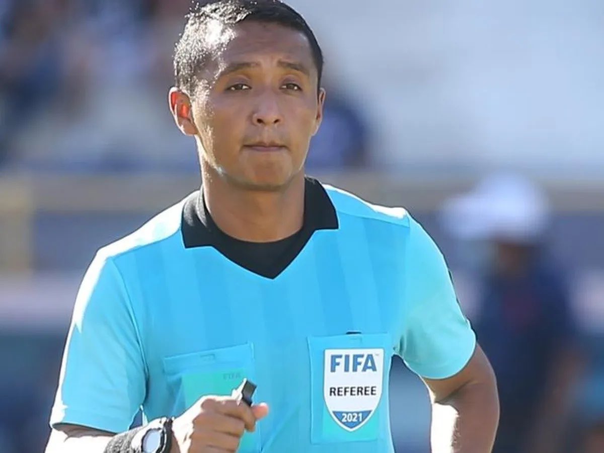 #ChiquiVAR Iván Barton la joya arbitral de Centroamérica y #ElSalvador.
Gran rendimiento en #FIFAWorldCup #Qatar2022 .
El hambre de trascender, gran desgaste para tener buen posicionamiento y valiente para decir con lógica del juego.