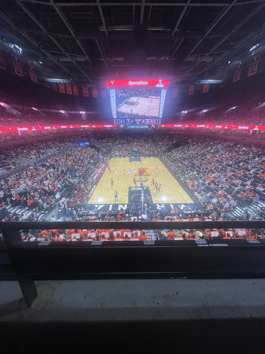 TyColeman2x's tweet photo. Had another great time at Charlottesville this weekend on my official visit #hoos23 #GoHoos 🧡💙 https://t.co/YITxXqPsrg