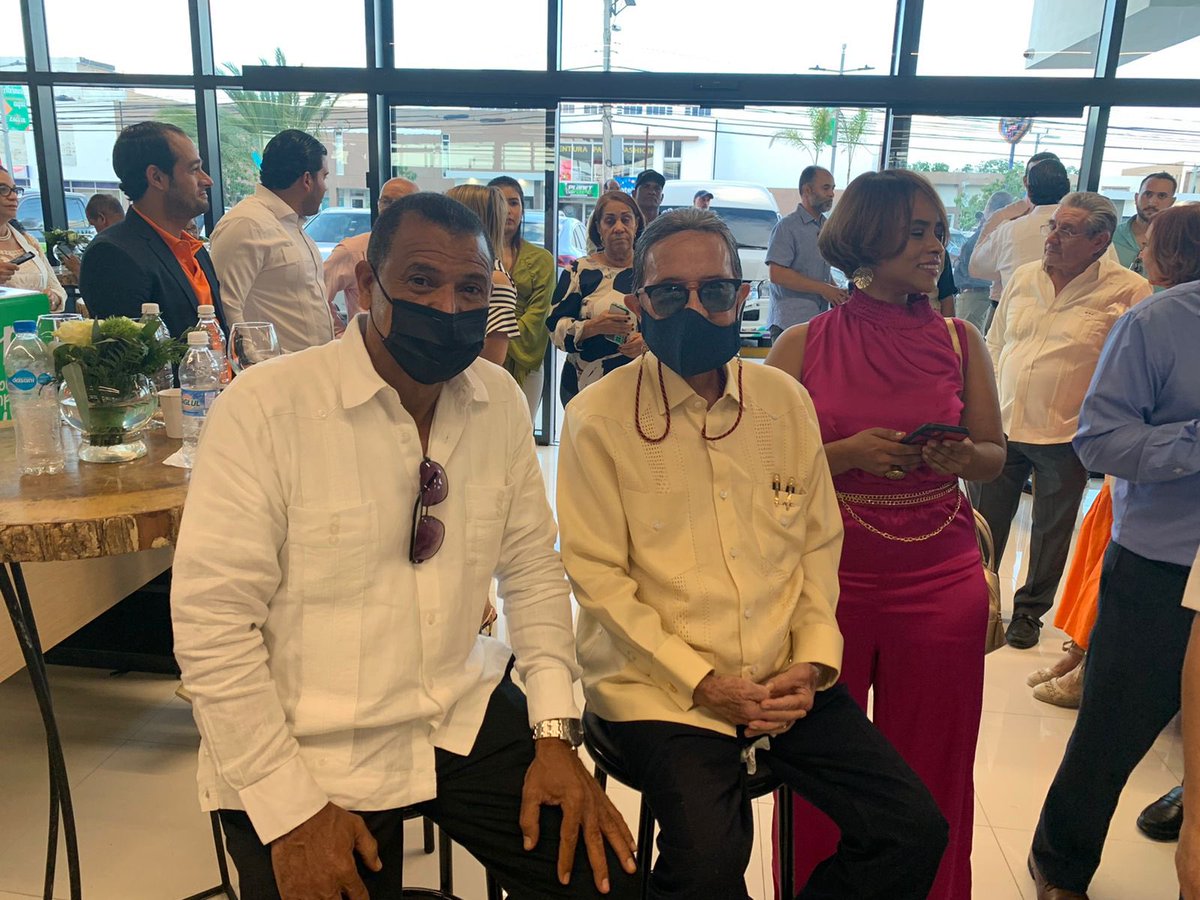 AristyAmable's tweet photo. En la inauguración de la plaza Marlin Shopping Center. https://t.co/LomWiKqCRg