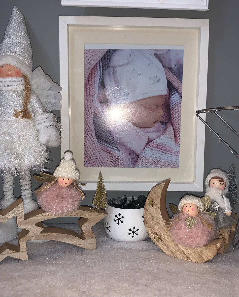 Chelsie0412's tweet photo. Tommy & Elfis went zip lining in our lounge and #adventtoremember #adventformatilda is that it’s my birthday. We enjoyed the day with lunch & Santa with friends and each year on my birthday we always purchase a new addition for Matilda’s Christmas corner ❤️ https://t.co/q2vihA6PJh