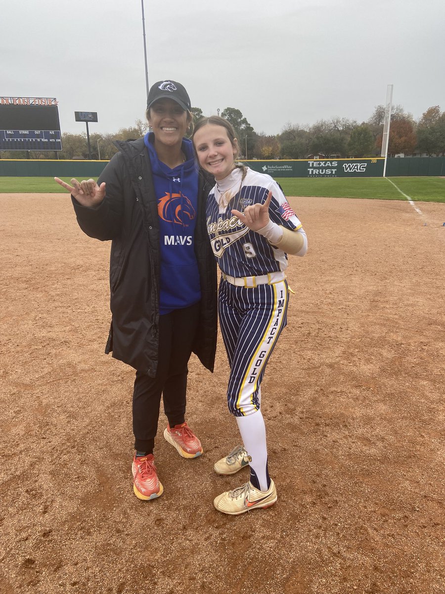 MaddyW_9's tweet photo. Was lucky to be able to attend the UTA college camp! Had a blast with the team and the coaches!💙@UTAMavsSB https://t.co/m5QPuHtkkv