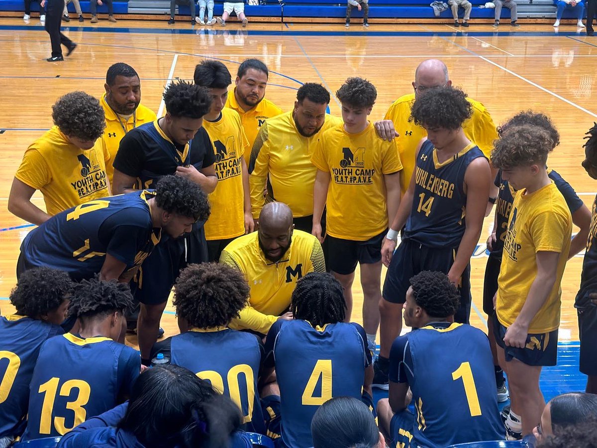 TaraFlowers22's tweet image. Sooo about last night!!!! Congrats 〽️ basketball 🏀 on your first of many chips!!! Come from behind W was just proof you play to the final buzzer, awesome grit and determination! #tipofftournament #theseboysgotgame #muhlpride #PAVE @CoachMFlowers