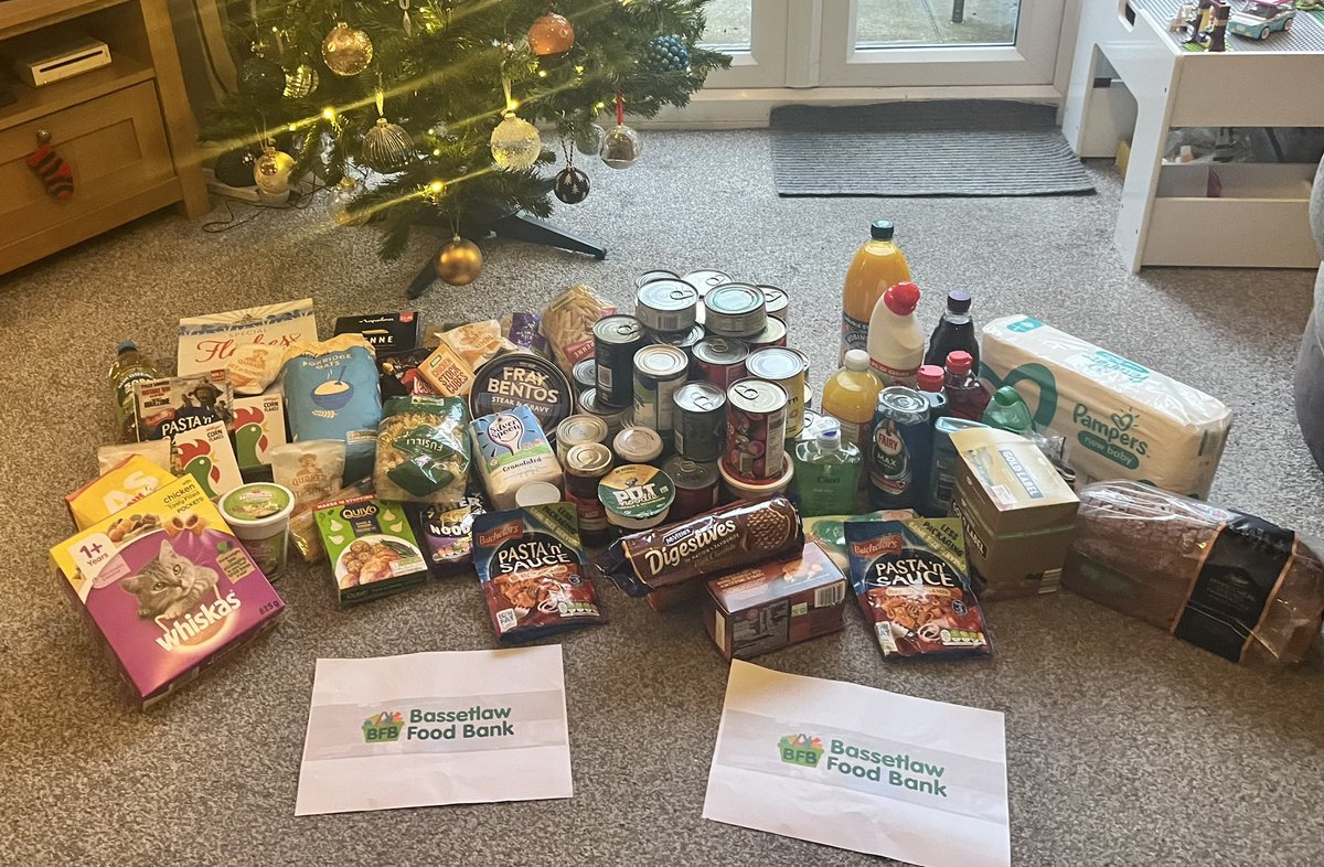 RetfordRUFC's tweet image. Thank you all for your generous donations to @BassetlawFbank at today’s Christmas party!
