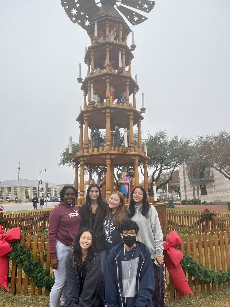 taftdebate's tweet photo. Team time in Fredericksburg, TX https://t.co/7vZynKtYAD