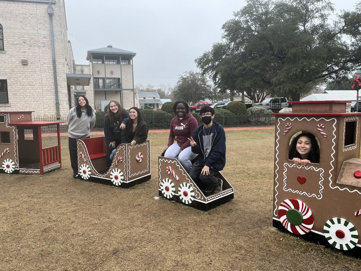 taftdebate's tweet photo. Team time in Fredericksburg, TX https://t.co/7vZynKtYAD