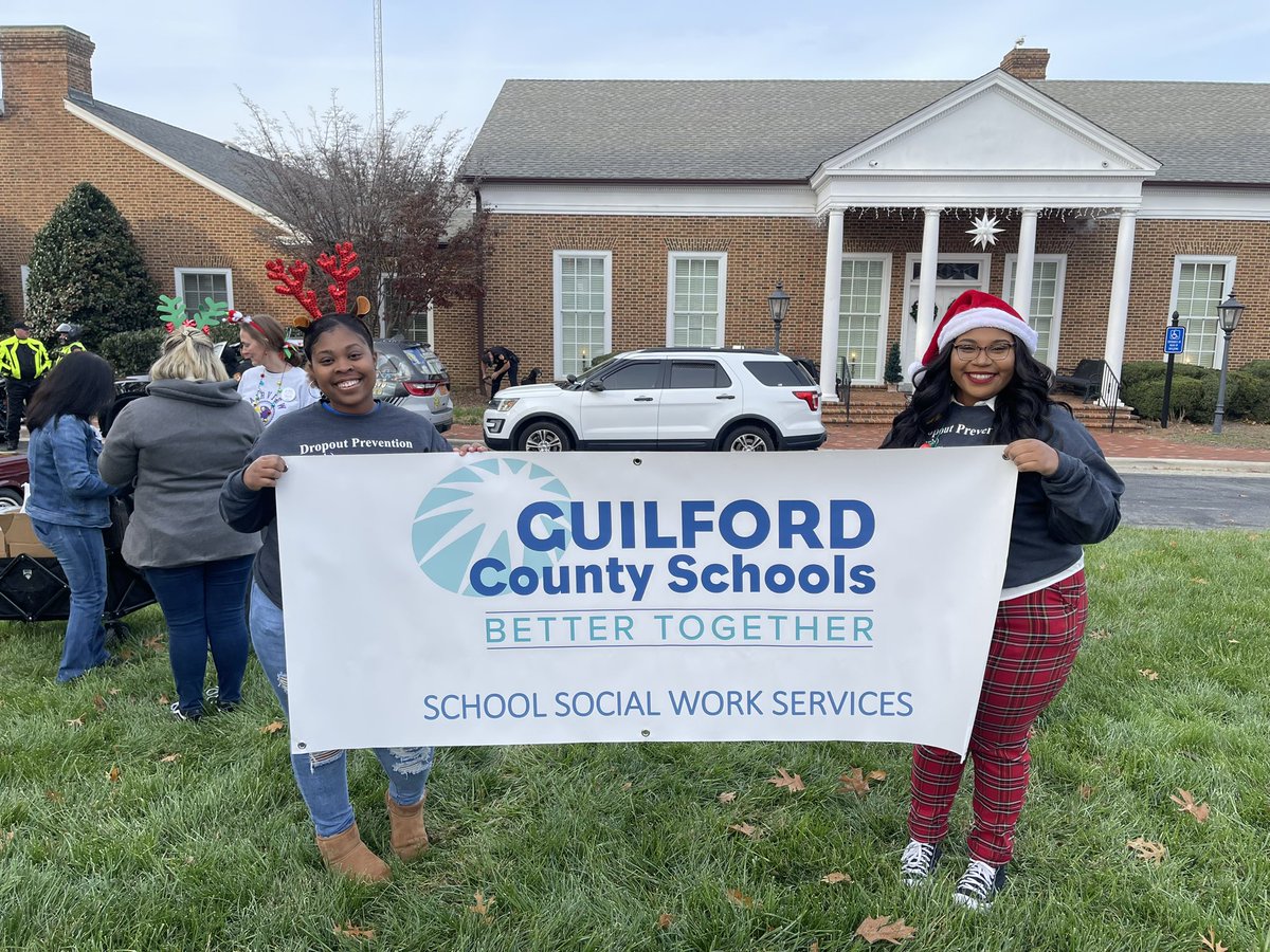 MsMottMSW's tweet photo. School Social Workers represented Guilford County Schools - School SW Services in the Jamestown Christmas Parade today 🎄❤️ #AttendanceMatters #BeHeretoGetThere @SocialworkGCS https://t.co/Yt4aOW8kQO