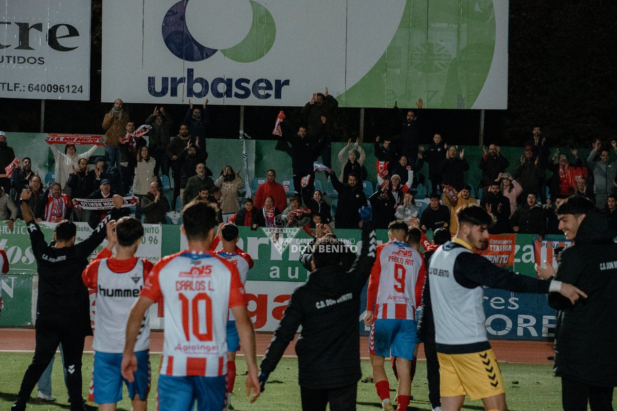 CDDonBenito_'s tweet photo. 😍📸Foto de familia 

🙌🏽¡Gracias afición por haber sido el jugador número 12! ¡Animando sin parar los 90 minutos! 🙌🏽 https://t.co/8BjJ29L6rO