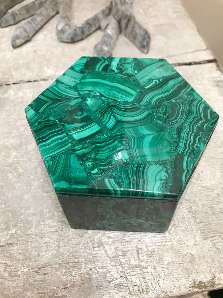 ClutterAntiques's tweet image. Small Malachite Hexagonal Box

l8r.it/7cnR

#clutterantiques #malachitebox #hexagonalbox #hexagonalmalachitebox #malachite #greendecor #designinspo #sniderplazaantiques #interiordesign #dallasinteriors #parkcities #palmbeachstyle #chairish #foundandchairished