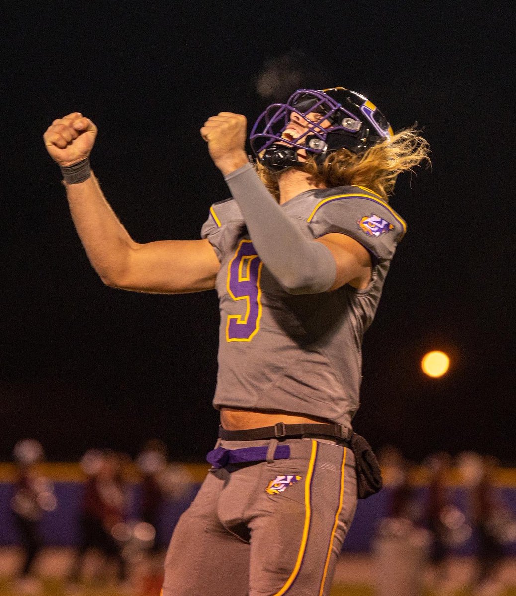 JadeeOsteen's tweet photo. This year I was presented with the opportunity to follow around my alma maters football team as their sports journalist for the local paper. I had never picked up a camera before or wrote a sports article, but hey I go to a top 5 university &amp; study sports management. so why not? https://t.co/GnU7UgotnE