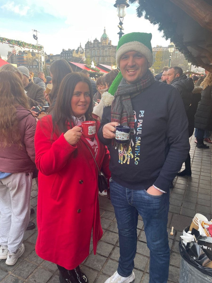 RachelM27609's tweet photo. Edinburgh Christmas market ❤️🎄🎅🏼 @DannyMurray10 https://t.co/eIkeaP0Yct