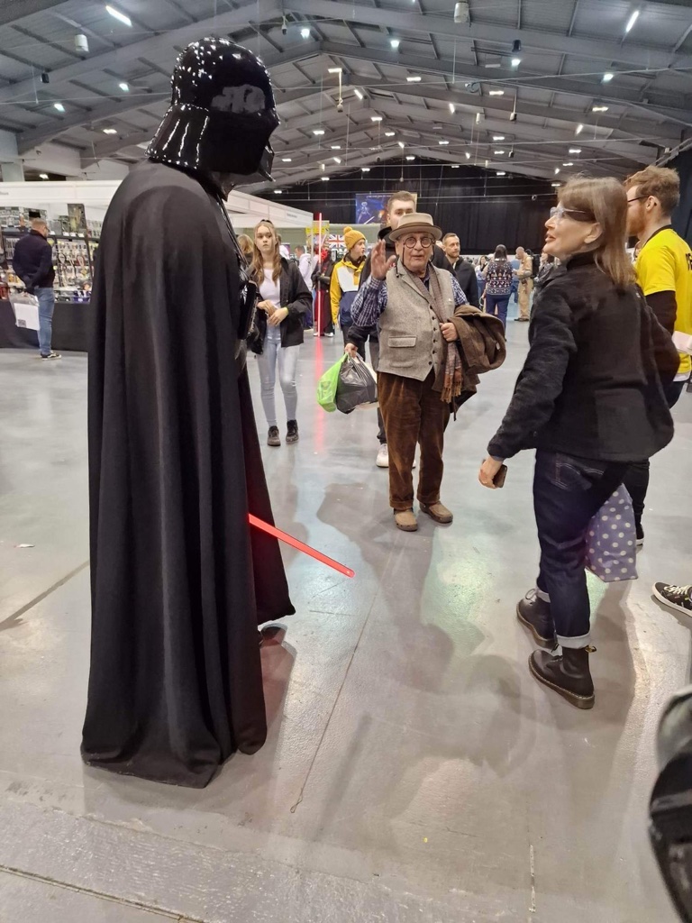 MarkHuwWilliams's tweet photo. @sophie_aldred hi there, I was the Vader in Telford on Sat. I would love a copy of the photo we had together if possible. https://t.co/naQ3rPeUuR