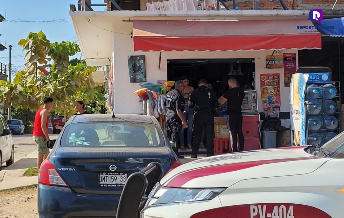 reportediariopv's tweet photo. #Roban expendio de #cerveza
-Se llevaron más de 7 mil pesos.
-Dos sujetos con cubrebocas y armados amagaron a la empleada.
Leer nota: https://t.co/iFG3NgItmR
#armaDefuego #expendio #cerveza #Coapinole #pistola #Autoridades #motocicleta #crimen #Noticias #PuertoVallarta https://t.co/DPhf9UuMvo