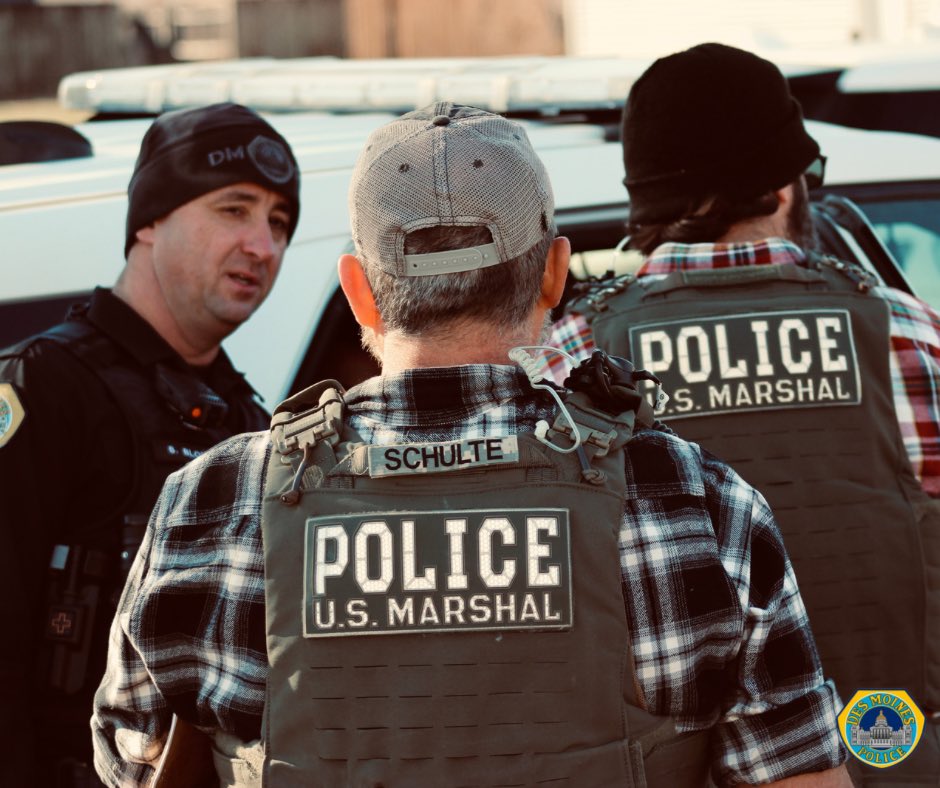 DMPolice's tweet photo. Solid relationships between law enforcement agencies, locally and across the nation, help keep communities safe. DMPD is proud to support those partnerships in our neighborhoods, and grateful to lean on them outside of our city.
#safeneighborhoods #collaborativepolicing https://t.co/Y2RpNmoaBo
