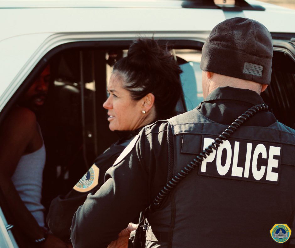 DMPolice's tweet photo. Solid relationships between law enforcement agencies, locally and across the nation, help keep communities safe. DMPD is proud to support those partnerships in our neighborhoods, and grateful to lean on them outside of our city.
#safeneighborhoods #collaborativepolicing https://t.co/Y2RpNmoaBo