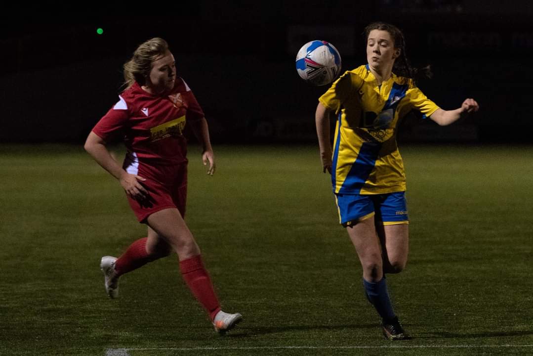 btuwomenfc's tweet photo. A big shout out to @ginaarobi who made her first start for our Women's team this evening and put in a strong performance. Gina is another player from our pathway having come through our junior teams and U19 section 💛💙⚽
#developinspireperform https://t.co/J5PQ286bPj