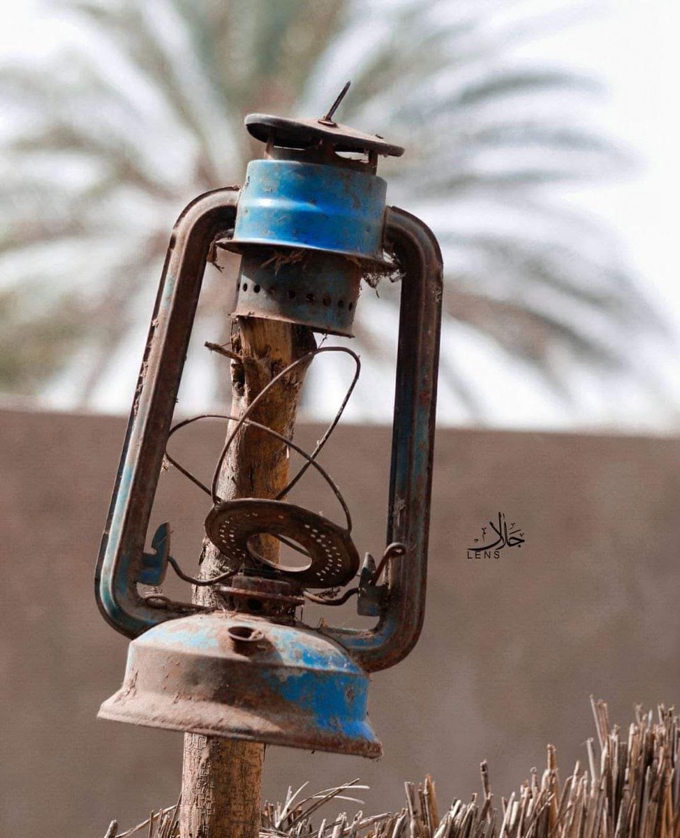 #دوزنة
من يوم أختفى واظلمت ..!! 🌒

زمن النور (صناعة)؛ أصبح (ظلام) ؛ 
وفي زمن الظلام (طبيعة)؛ الحياة كانت (نور) ..!!
#عوض_نميري 
#الفانوس_فرحنا