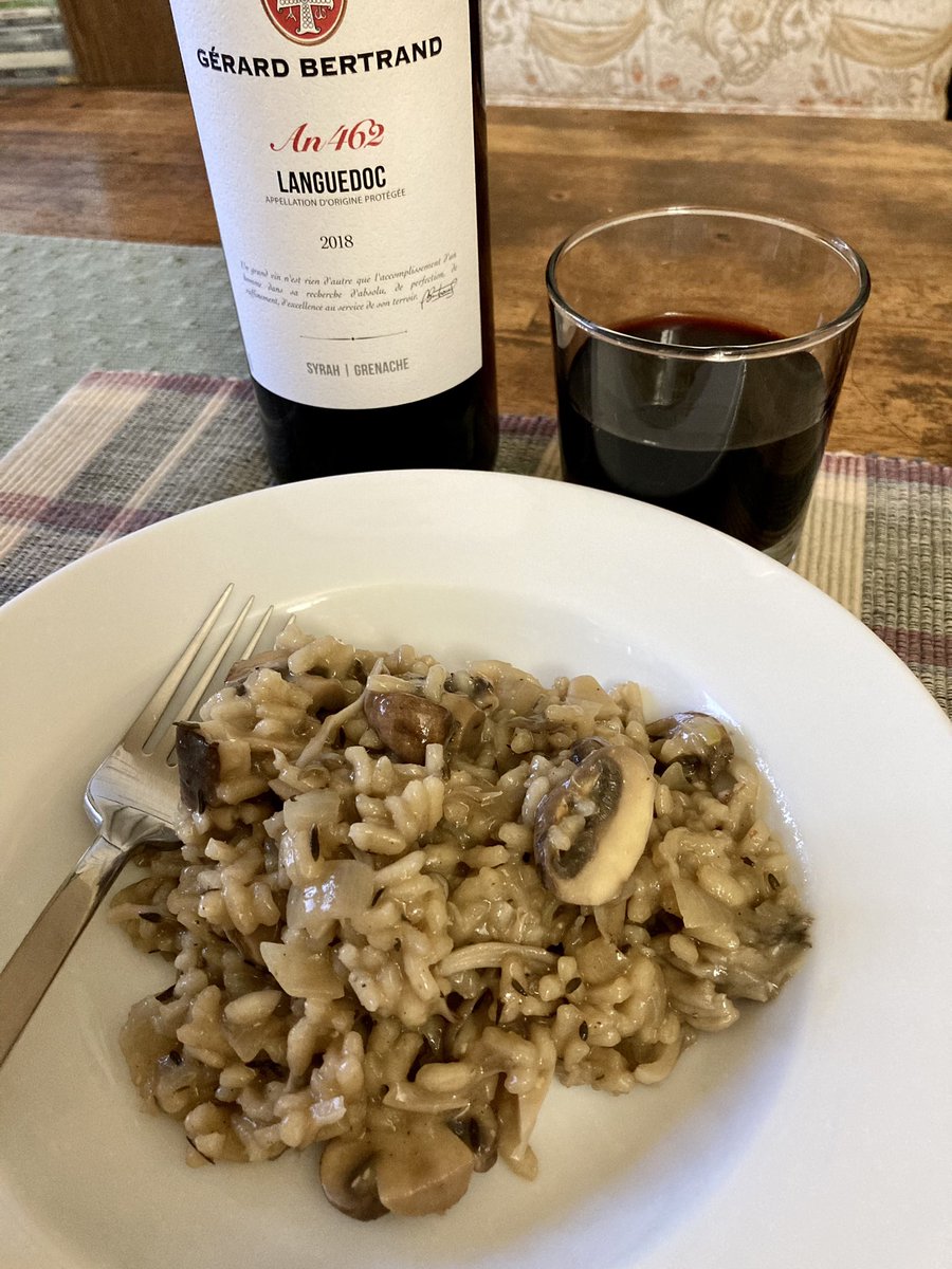 CagedChef457's tweet photo. Three Mushroom Risotto
#NailedIt
#shitake #maitake #cremini
#onion #vermouth #lemonzest
#arborio #mushroombroth
#thyme #butter #parmesan
#brandy https://t.co/D8YhrVY1jp
