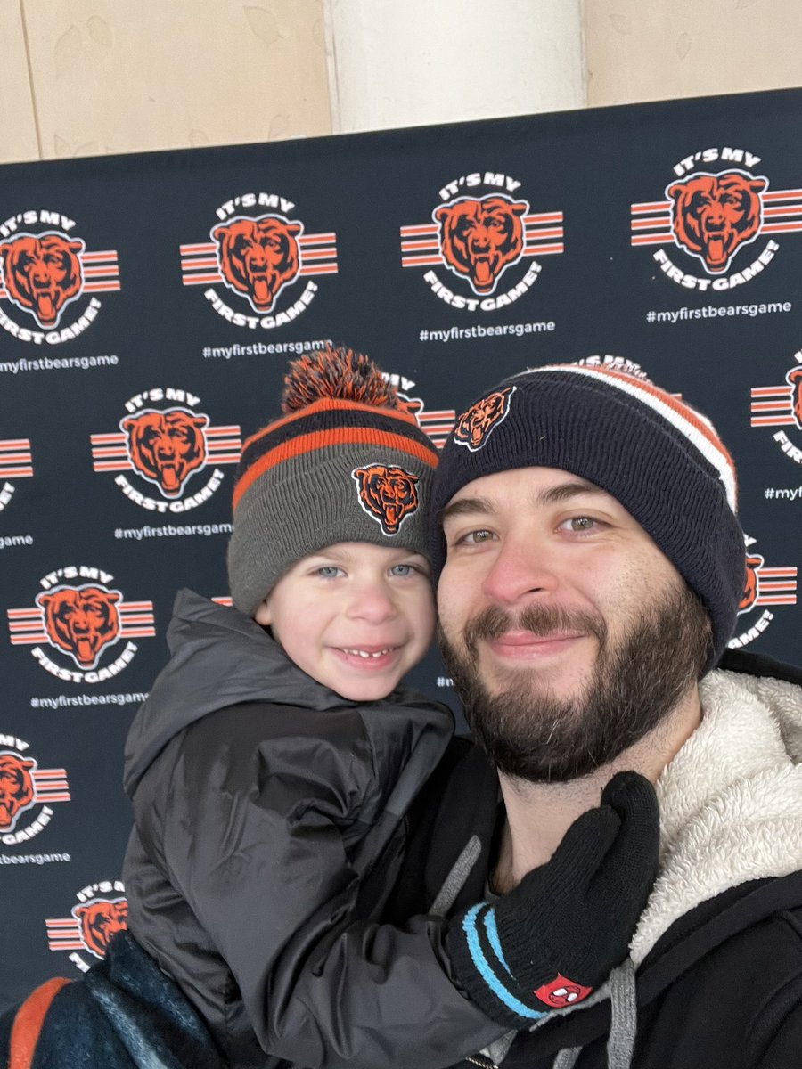 Tank2526's tweet photo. Went to our first @ChicagoBears game today! Got to see the man @justnfields run for a touchdown so that was awesome! #myfirstbearsgame #BearDown #GoBears https://t.co/SJ9rjeRBb3