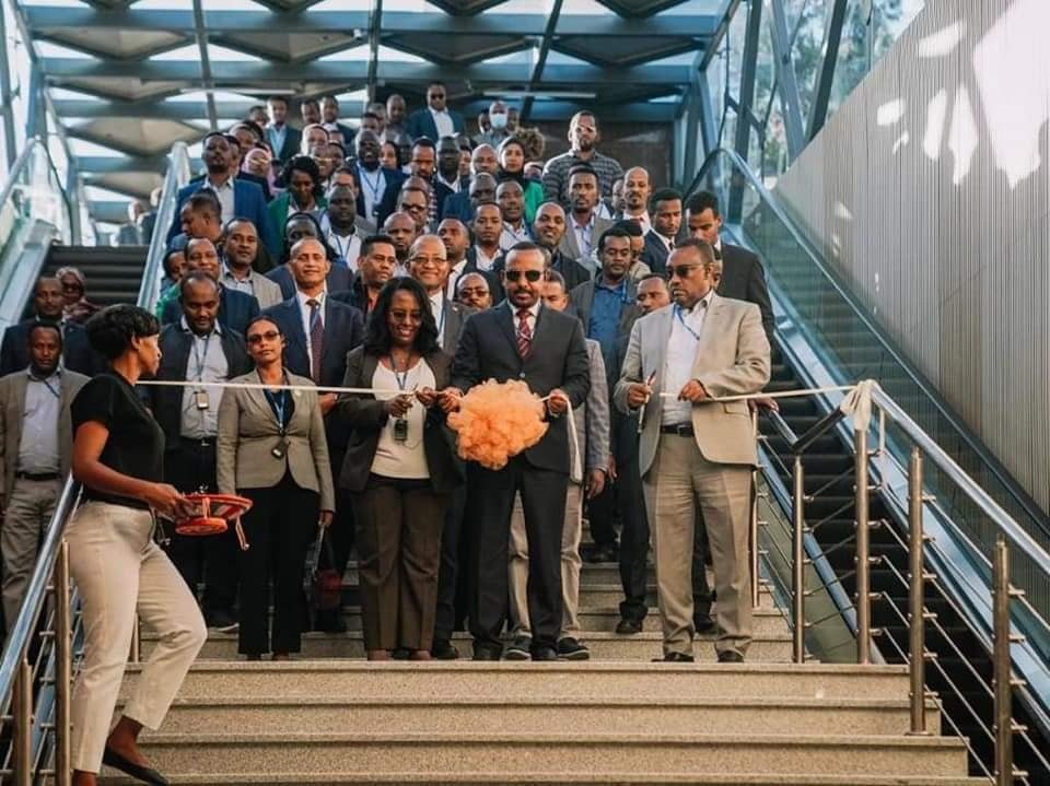 AdanechAbiebie's tweet photo. ሪቫን እንጂ፤ ተስፋ መቼም አንቆርጥም!
ክቡር ጠቅላይ ሚኒስትር ዐ���ይ አሕመድ በተገኘበት አንድነት የመኪና ማቆሚያ ፕሮጀክት ተመርቋል፡፡

https://t.co/4hF0PiveuL https://t.co/VVztH6kjtz