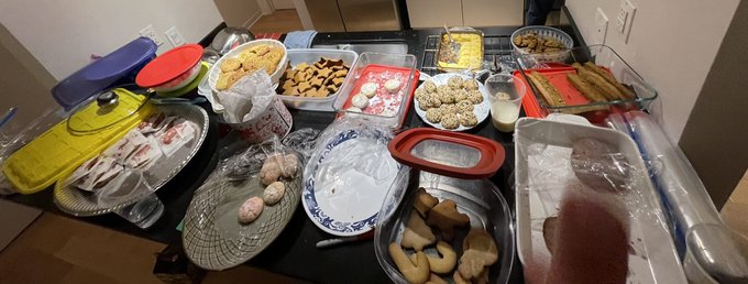 I organized my first insanely successful (22 different cookies) cookie exchange! https://t.co/HnUiuc