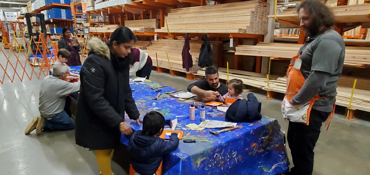 The rain didn't stop them today. 🌧☔️🧍‍♀️🧍‍♂️🧑‍🎄
<a href="/JBartk/">Jeff Bartkowiak</a> @MarleineBright <a href="/MalangaMark/">Mark Malanga SOPASM</a> <a href="/DHRMgregorio/">Maria Soto</a> <a href="/Alisha_Moran15/">Alisha Moran</a> <a href="/Michael_Flavius/">Michael.Flavius</a>