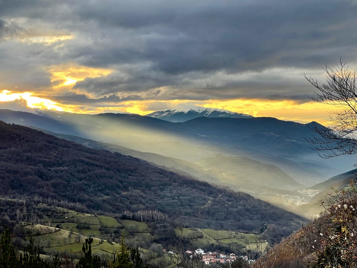 karamursellii's tweet photo. 04.12.2022 Prevalle - Kosova #sharmountains #prevalle #kosova https://t.co/SGF8geCUNG