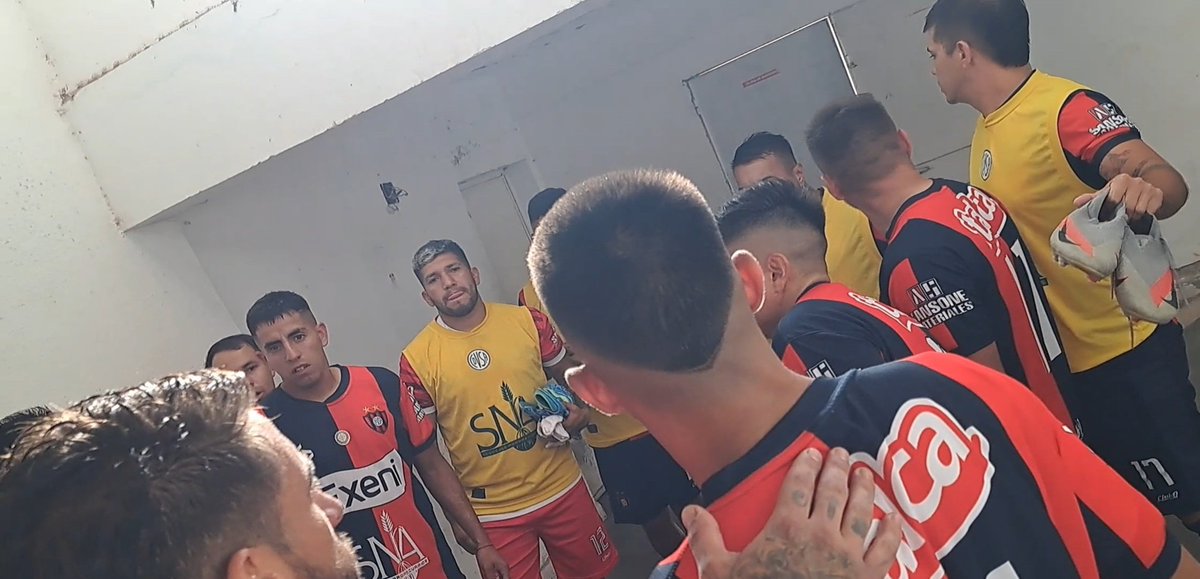 CDVSanAntoniook's tweet photo. #Fútbol ⚽️ | Comenzó el segundo tiempo en Jujuy entre #AHZapla 1 y #SanAntonio 1. #TorneoRegional.

#VamosSanAntonio ❤️💙❤️ https://t.co/mQmfVitxnI